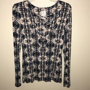 Long sleeve patterned blouse